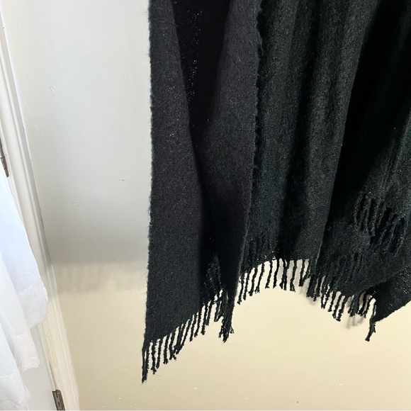 Echo Black Women’s Shall Cardigan Poncho With Fringe Black Size O/S Contemporary - Picture 7 of 8